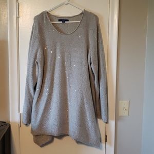 Silver sweater with asymetrical hem